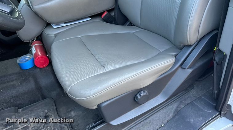 image for item EV4119 2022 Ford F-350 SuperCab pickup truck