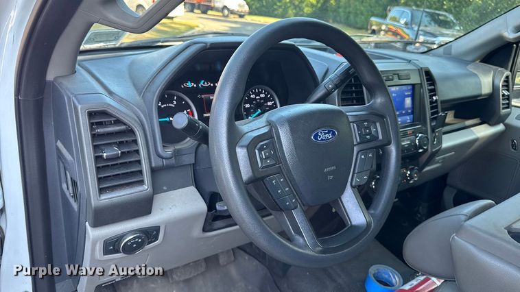 image for item EV4119 2022 Ford F-350 SuperCab pickup truck