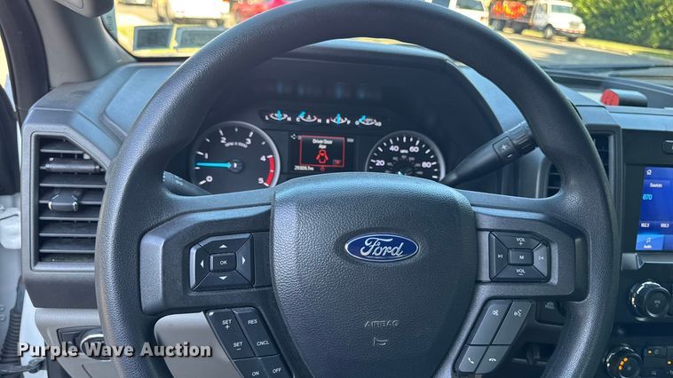 image for item EV4119 2022 Ford F-350 SuperCab pickup truck