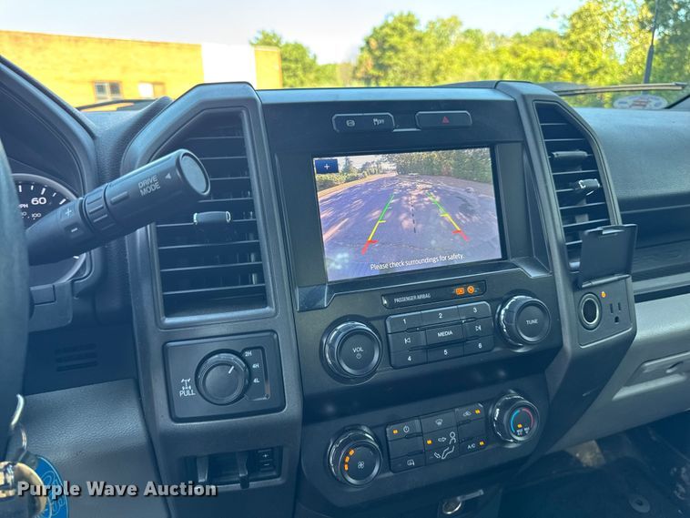 image for item EV4119 2022 Ford F-350 SuperCab pickup truck