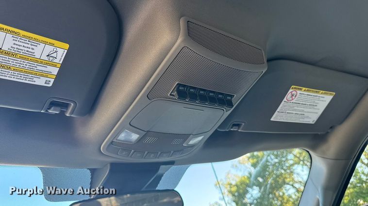 image for item EV4119 2022 Ford F-350 SuperCab pickup truck