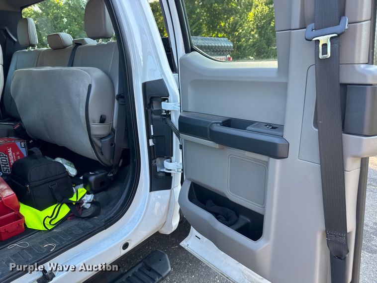 image for item EV4119 2022 Ford F-350 SuperCab pickup truck