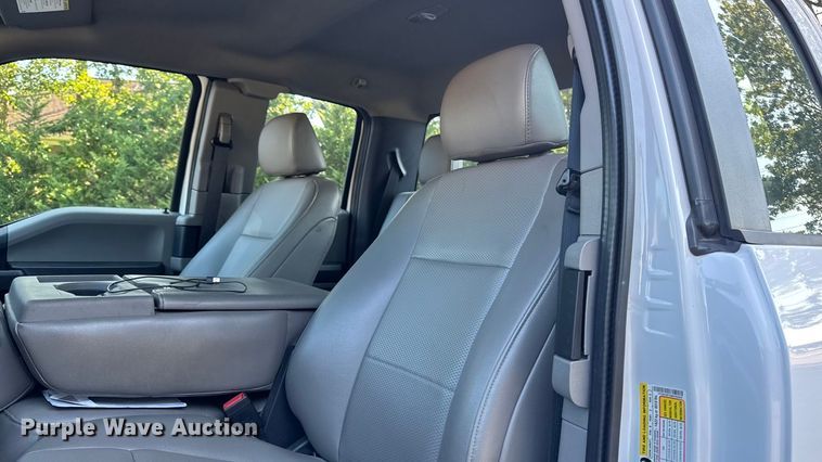 image for item EV4119 2022 Ford F-350 SuperCab pickup truck