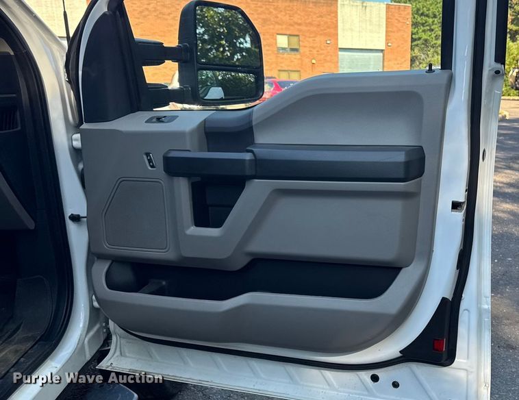 image for item EV4119 2022 Ford F-350 SuperCab pickup truck