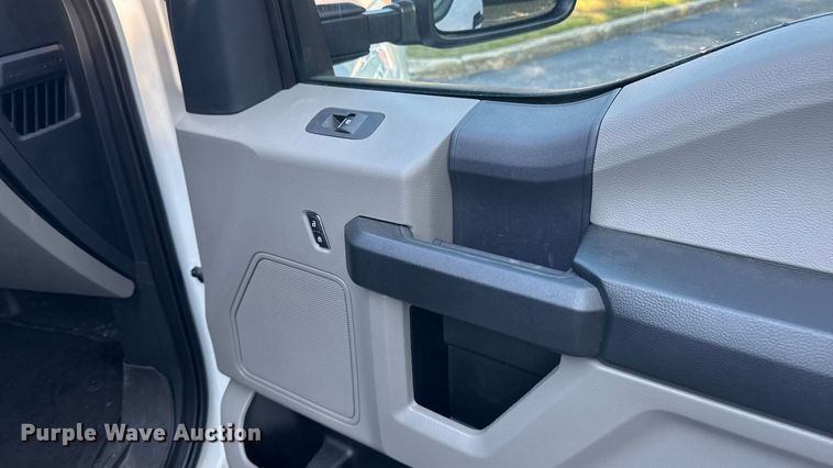 image for item EV4119 2022 Ford F-350 SuperCab pickup truck