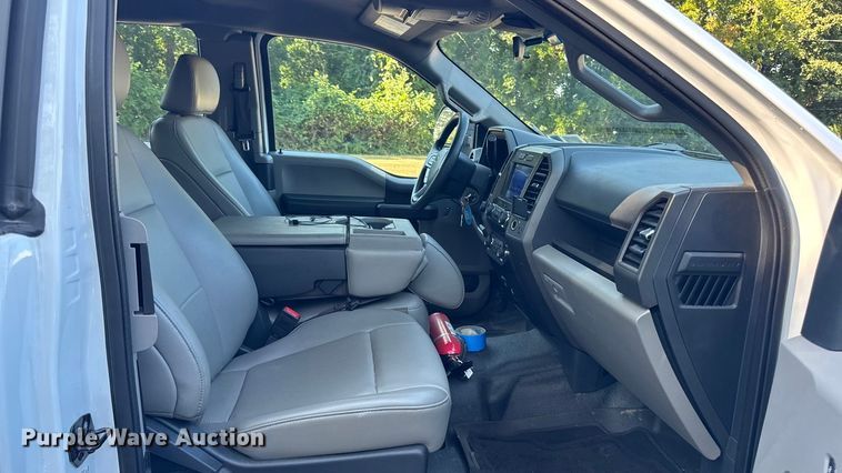 image for item EV4119 2022 Ford F-350 SuperCab pickup truck