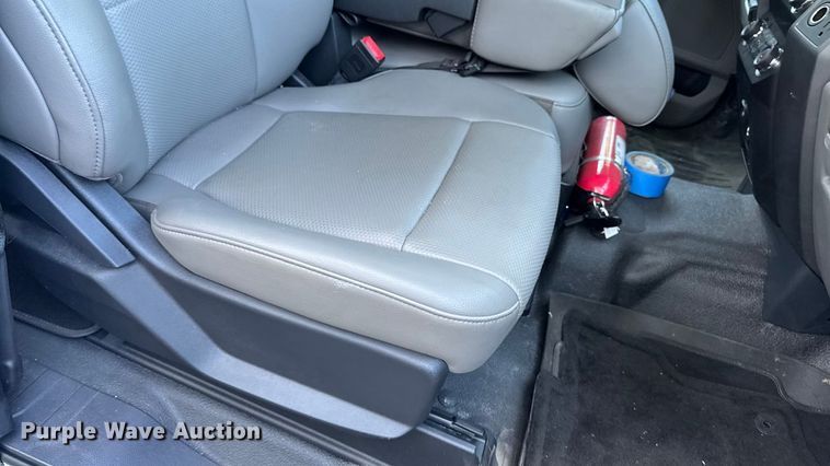 image for item EV4119 2022 Ford F-350 SuperCab pickup truck