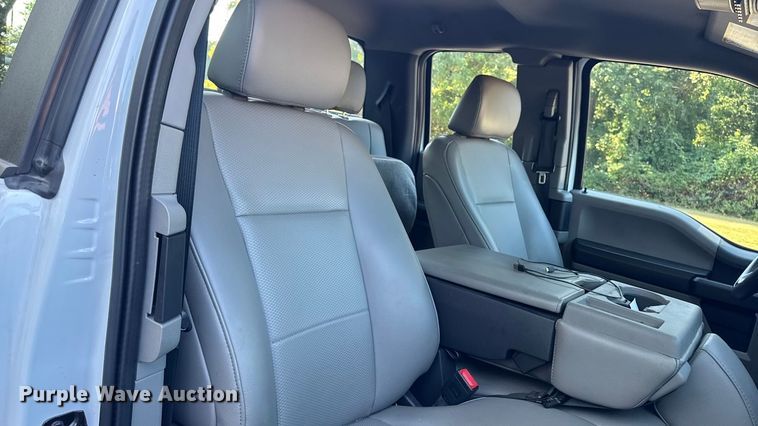 image for item EV4119 2022 Ford F-350 SuperCab pickup truck