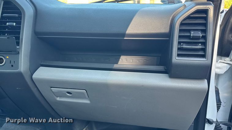 image for item EV4119 2022 Ford F-350 SuperCab pickup truck