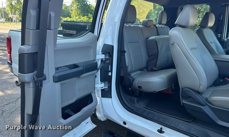 image for item EV4119 2022 Ford F-350 SuperCab pickup truck