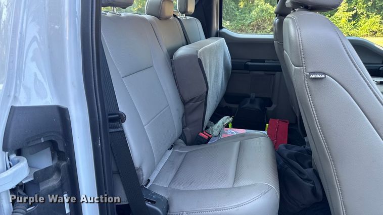 image for item EV4119 2022 Ford F-350 SuperCab pickup truck