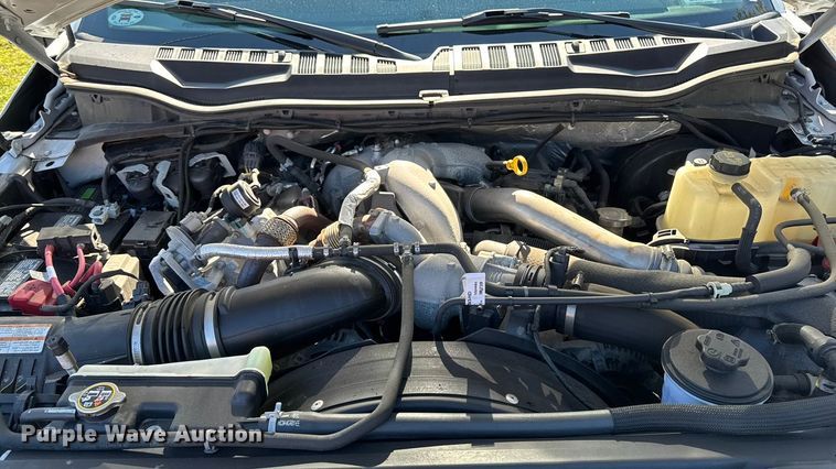 image for item EV4119 2022 Ford F-350 SuperCab pickup truck