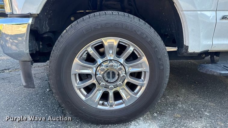 image for item EV4119 2022 Ford F-350 SuperCab pickup truck