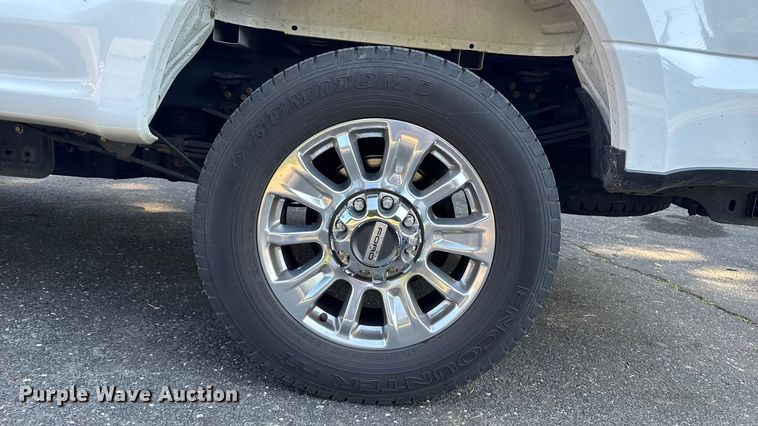 image for item EV4119 2022 Ford F-350 SuperCab pickup truck