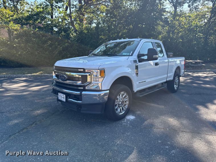 image for item EV4119 2022 Ford F-350 SuperCab pickup truck