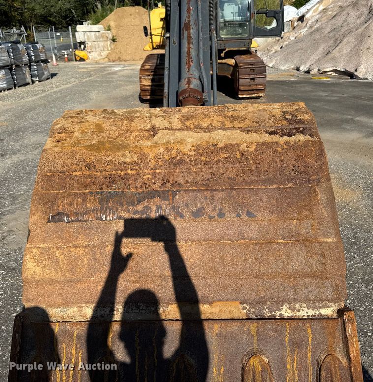 image for item EV4136 2007 John Deere 350D LC excavator