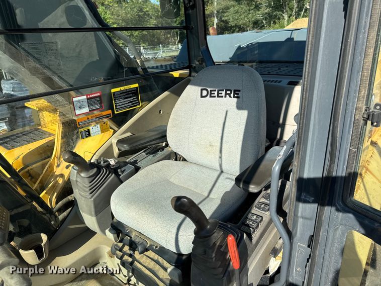 image for item EV4136 2007 John Deere 350D LC excavator