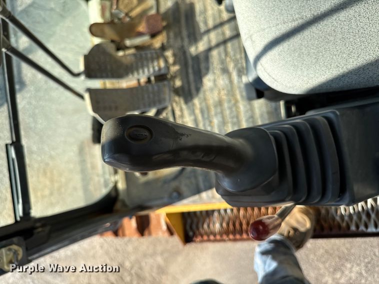 image for item EV4136 2007 John Deere 350D LC excavator