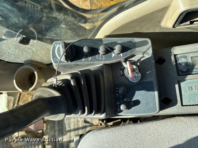 image for item EV4136 2007 John Deere 350D LC excavator