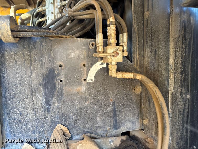 image for item EV4136 2007 John Deere 350D LC excavator