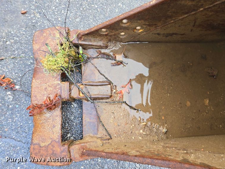 image for item EV4350 Caterpillar excavator bucket