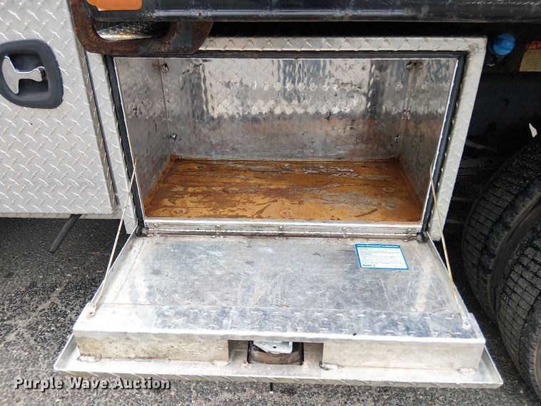 image for item EV5001 2022 Ford F550 Super Duty dump truck