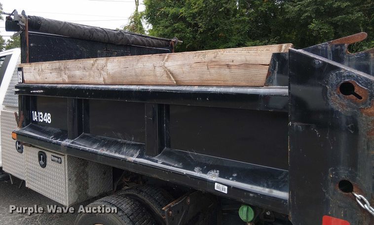 image for item EV5001 2022 Ford F550 Super Duty dump truck