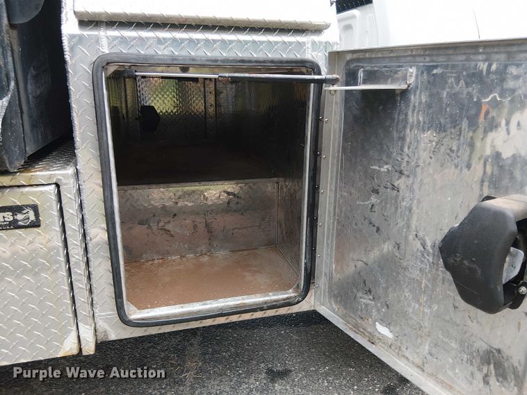 image for item EV5001 2022 Ford F550 Super Duty dump truck