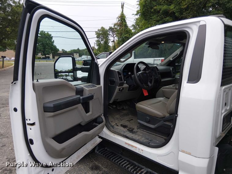 image for item EV5001 2022 Ford F550 Super Duty dump truck