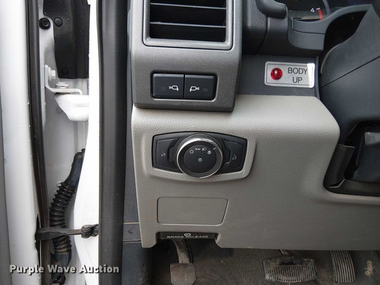 image for item EV5001 2022 Ford F550 Super Duty dump truck