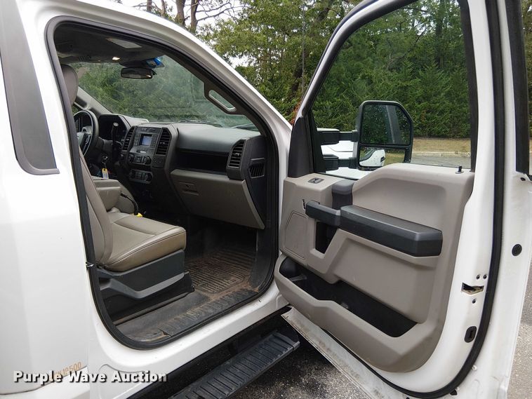 image for item EV5001 2022 Ford F550 Super Duty dump truck