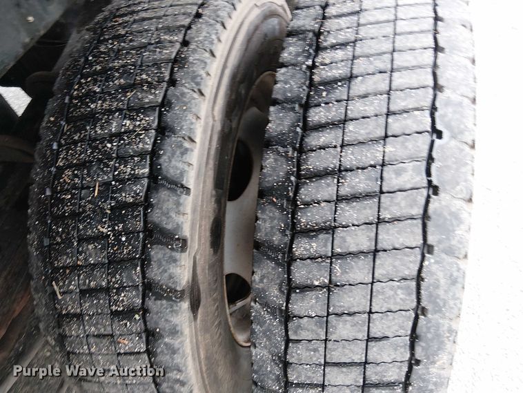 image for item EV5001 2022 Ford F550 Super Duty dump truck