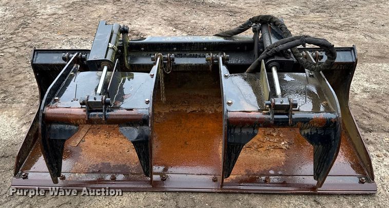 image for item EV5002 John Deere GS84 skid steer grapple bucket