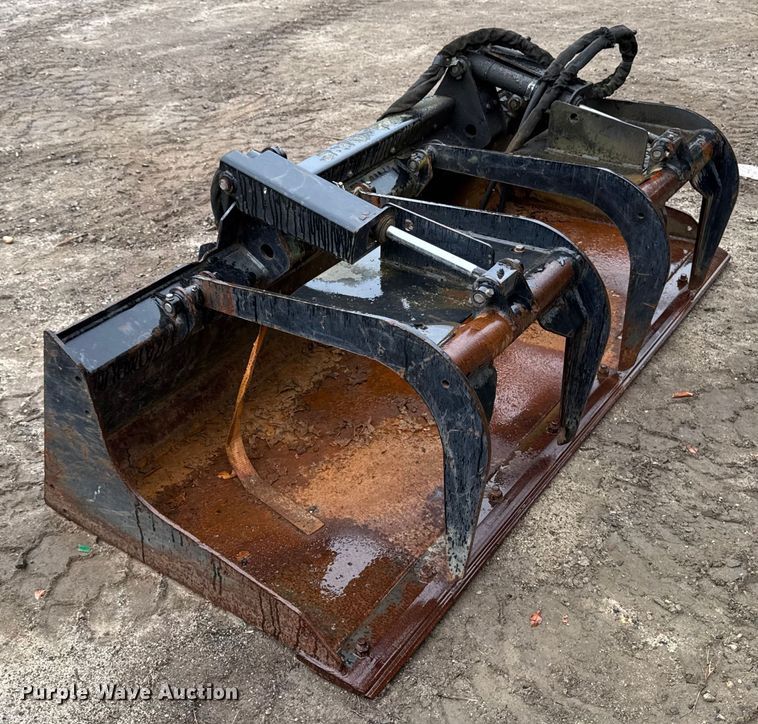 image for item EV5002 John Deere GS84 skid steer grapple bucket