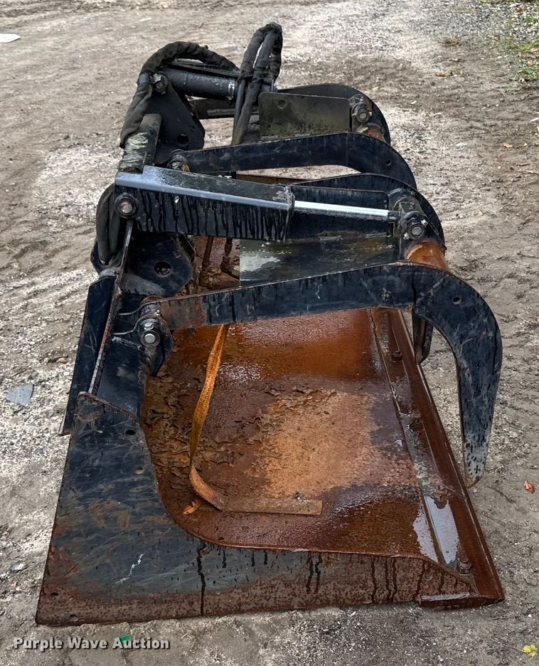 image for item EV5002 John Deere GS84 skid steer grapple bucket