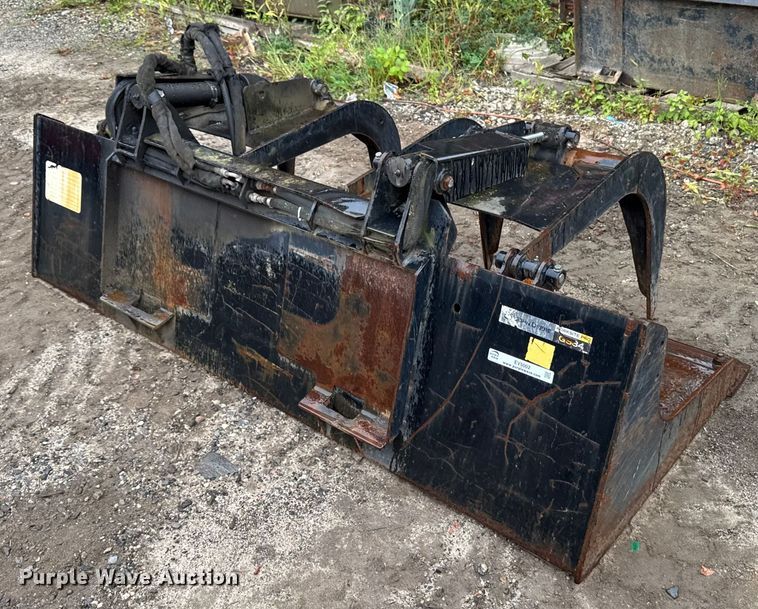 image for item EV5002 John Deere GS84 skid steer grapple bucket