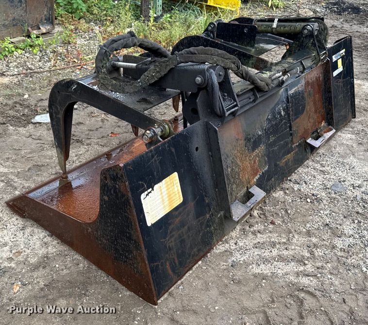 image for item EV5002 John Deere GS84 skid steer grapple bucket