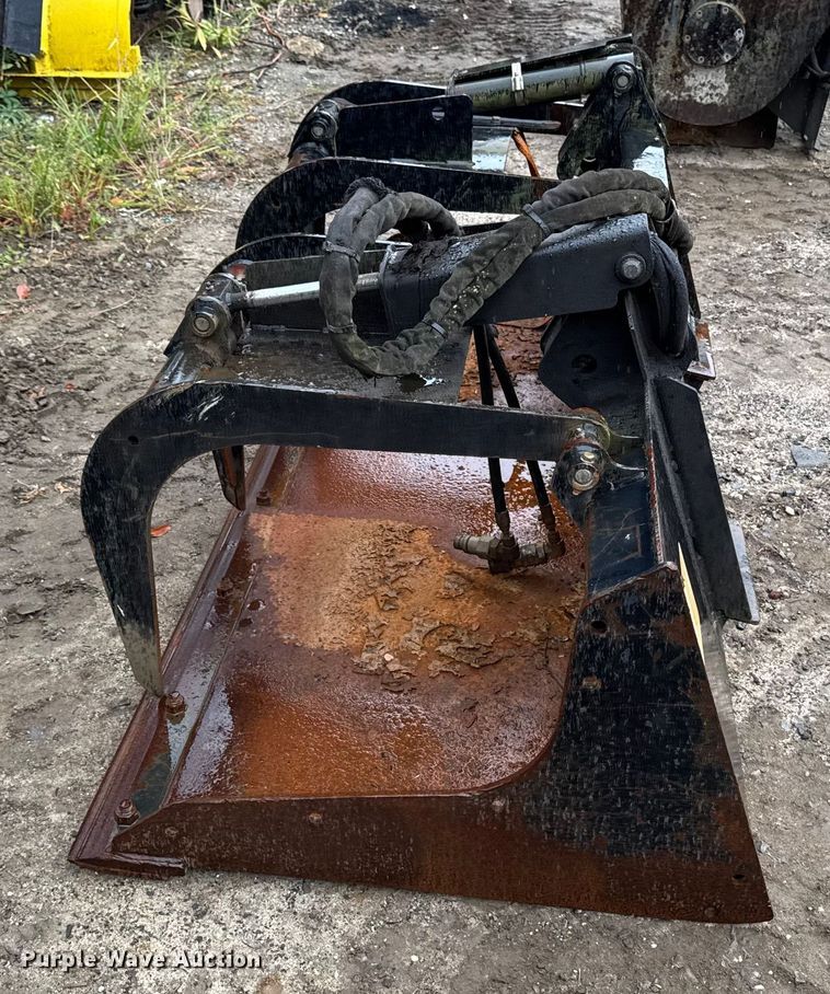 image for item EV5002 John Deere GS84 skid steer grapple bucket