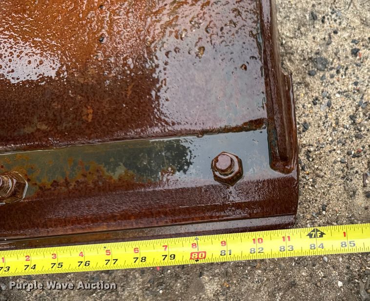 image for item EV5002 John Deere GS84 skid steer grapple bucket