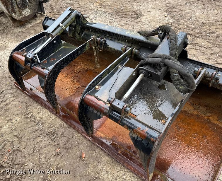 image for item EV5002 John Deere GS84 skid steer grapple bucket