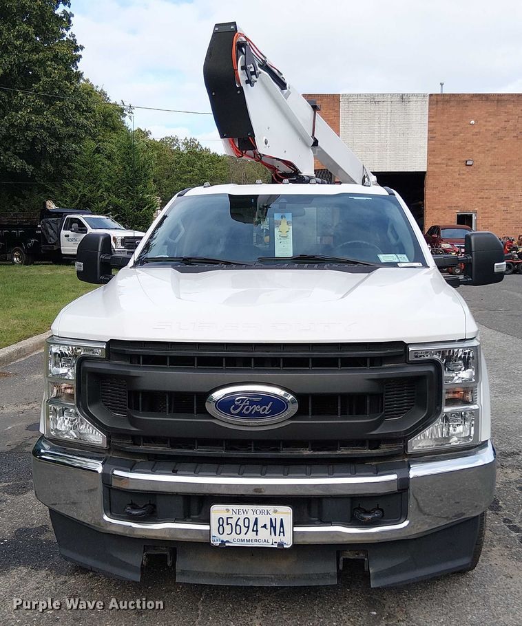 image for item EV5009 2020 Ford F350 bucket truck