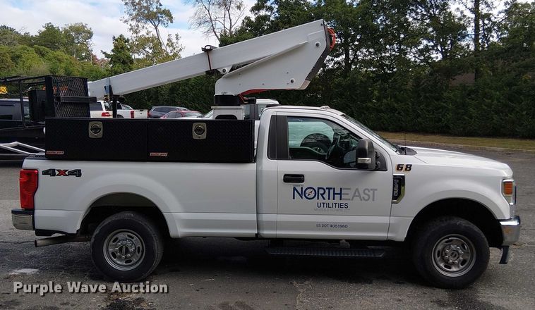 image for item EV5009 2020 Ford F350 bucket truck