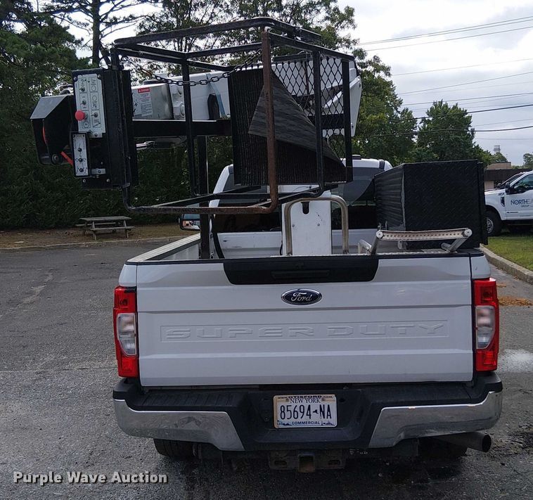 image for item EV5009 2020 Ford F350 bucket truck