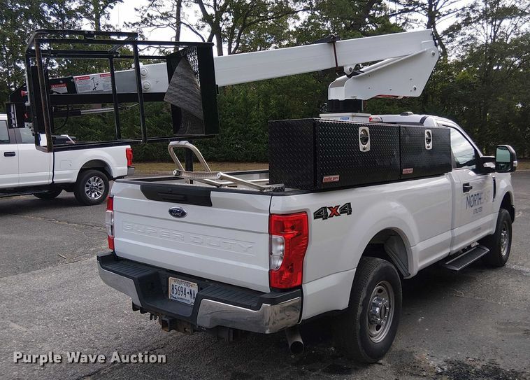 image for item EV5009 2020 Ford F350 bucket truck