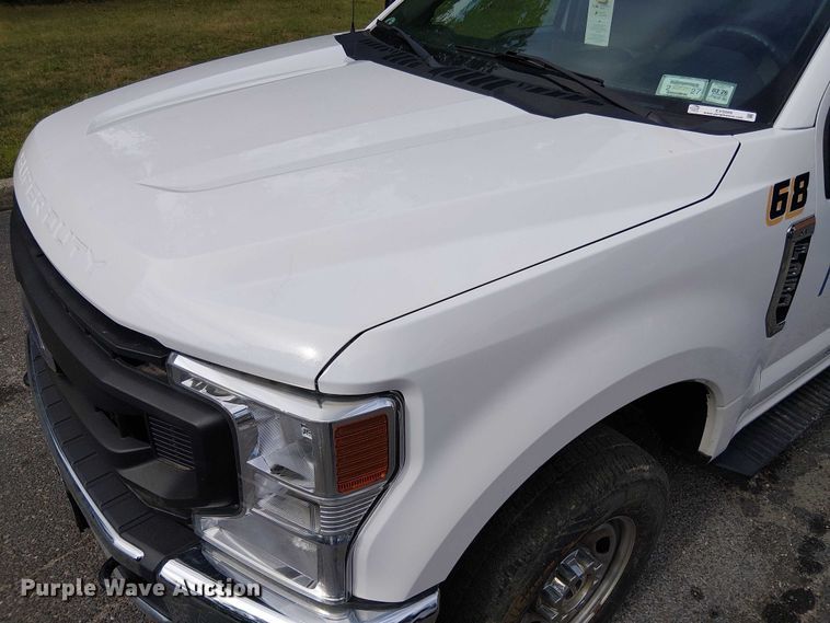 image for item EV5009 2020 Ford F350 bucket truck