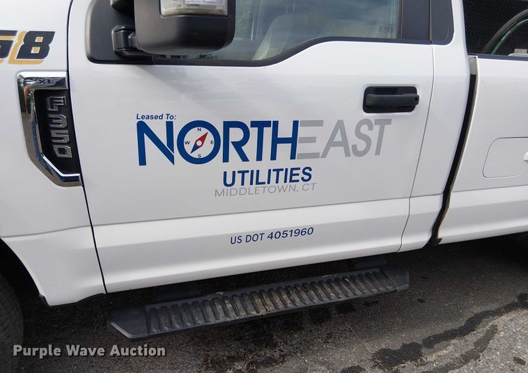 image for item EV5009 2020 Ford F350 bucket truck