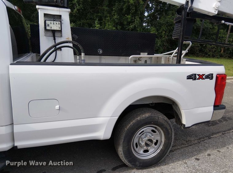 image for item EV5009 2020 Ford F350 bucket truck