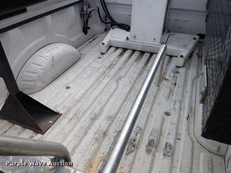 image for item EV5009 2020 Ford F350 bucket truck