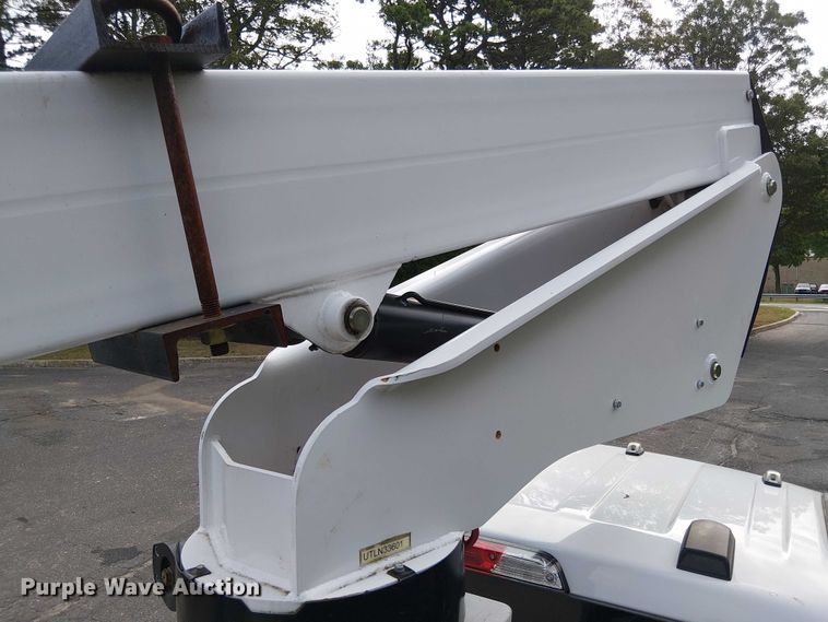 image for item EV5009 2020 Ford F350 bucket truck