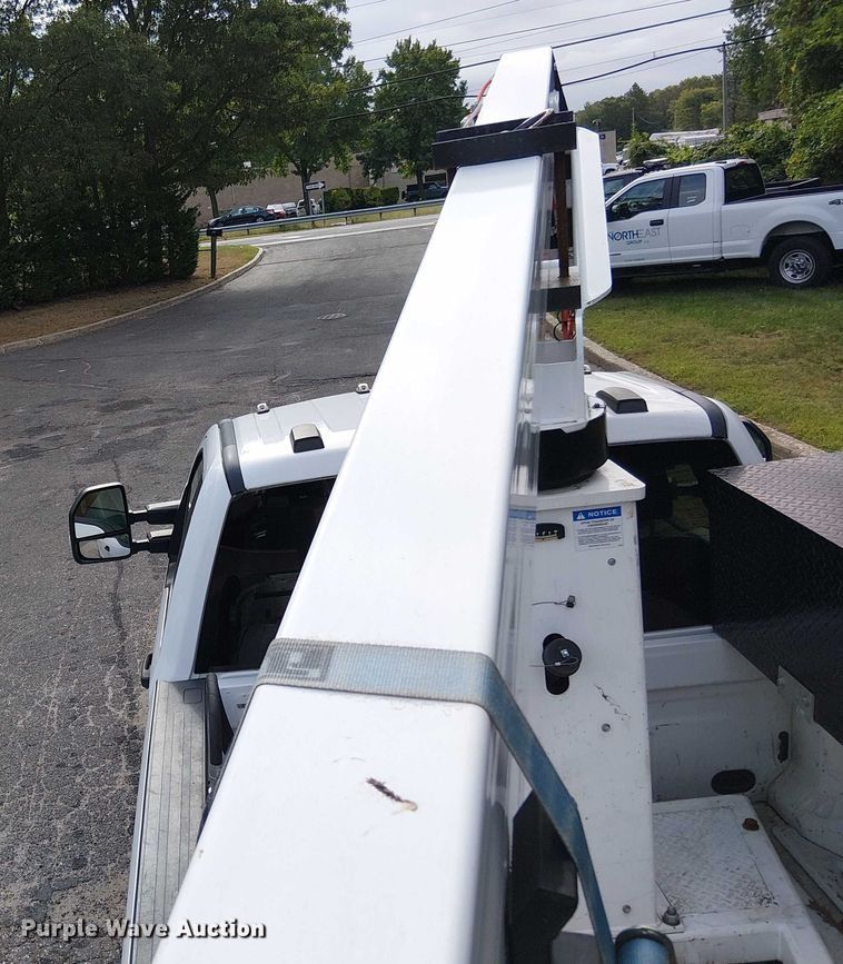 image for item EV5009 2020 Ford F350 bucket truck